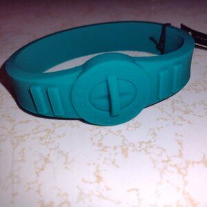 2/$20 NWT Marc by Marc Jacobs Turnlock Wintergreen Silicone Bracelet